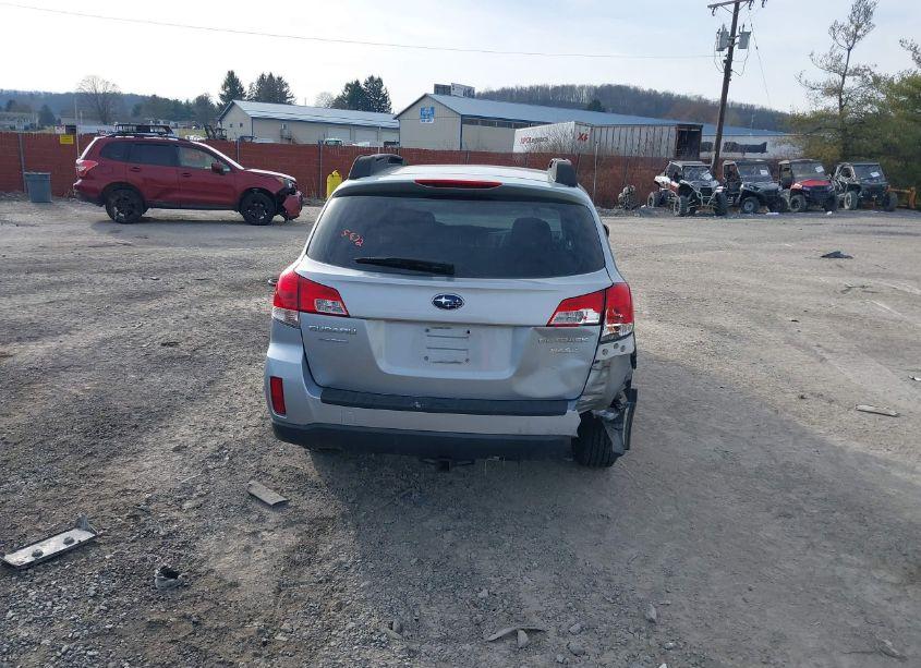 Photo 16 of 2014 Subaru Outback 2.5I (VIN 4S4BRBAC6E3215872)