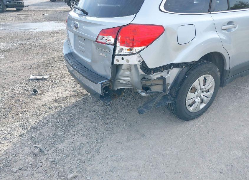 Photo 6 of 2014 Subaru Outback 2.5I (VIN 4S4BRBAC6E3215872)