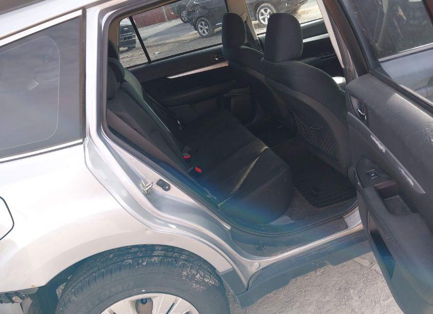 Photo 8 of 2014 Subaru Outback 2.5I (VIN 4S4BRBAC6E3215872)