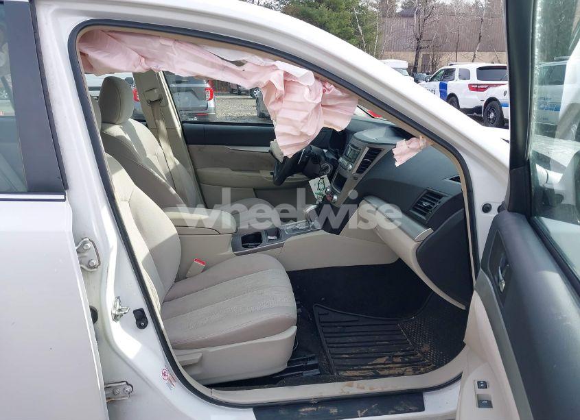 Photo 5 of 2014 Subaru Outback 2.5I (VIN 4S4BRBAC6E3316376)