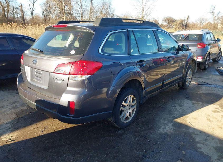 Photo 4 of 2014 Subaru Outback 2.5I (VIN 4S4BRBAC8E3254317)