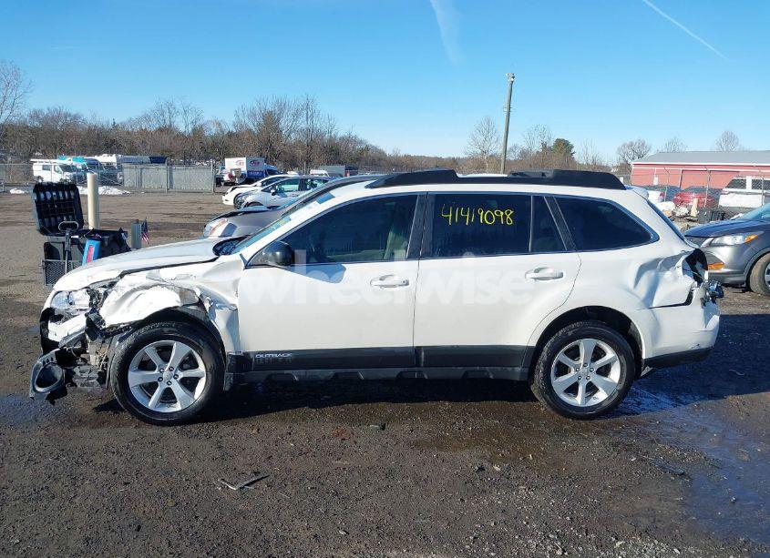 Photo 14 of 2014 Subaru Outback 2.5I (VIN 4S4BRBAC9E3242869)