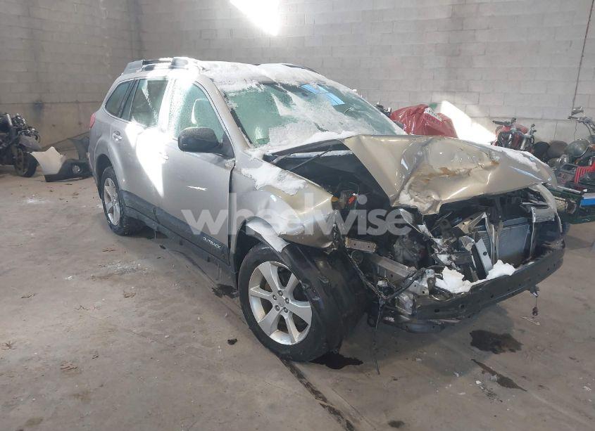 2014 Subaru Outback 2.5I (VIN 4S4BRBACXE3326313) main photo