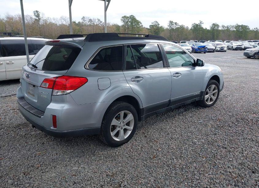Photo 4 of 2013 Subaru Outback 2.5I PREMIUM (VIN 4S4BRBCC0D3324436)