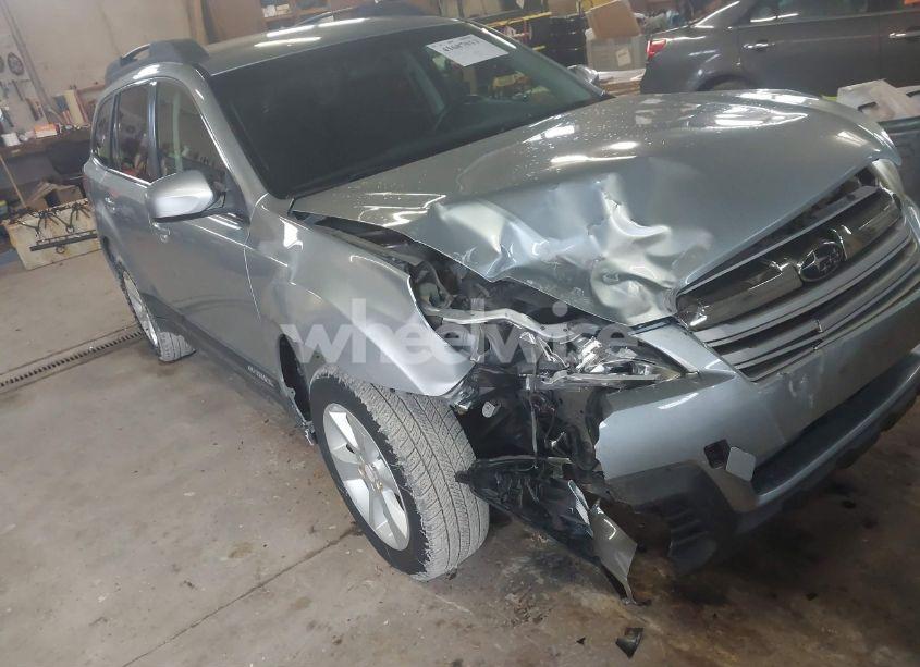 2013 Subaru Outback 2.5I PREMIUM (VIN 4S4BRBCC5D3259065) main photo