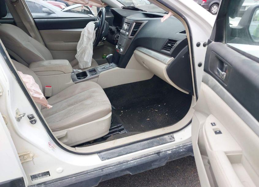 Photo 5 of 2013 Subaru Outback 2.5I PREMIUM (VIN 4S4BRBCC6D3312033)