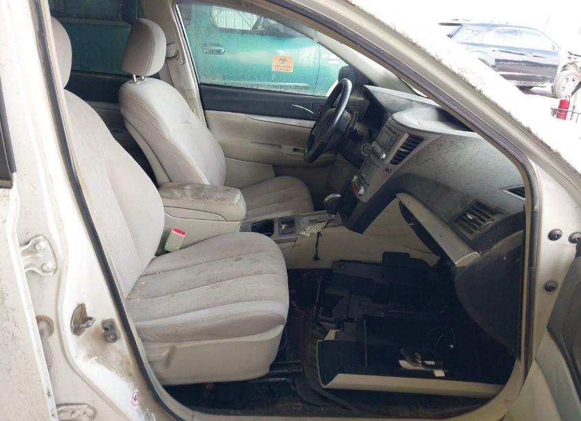 Photo 5 of 2013 Subaru Outback 2.5I PREMIUM (VIN 4S4BRBCC7D3314017)