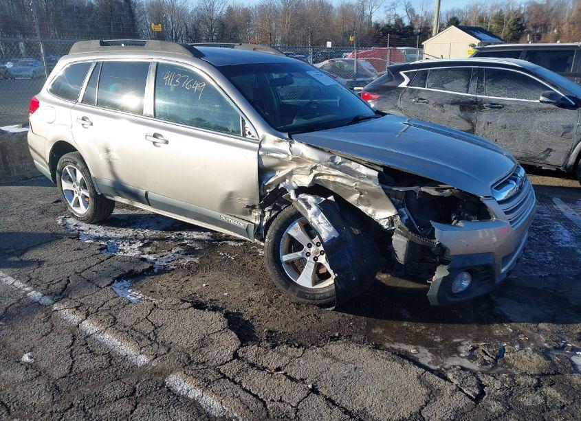 2014 Subaru Outback 2.5I PREMIUM (VIN 4S4BRBCC8E3200190) main photo