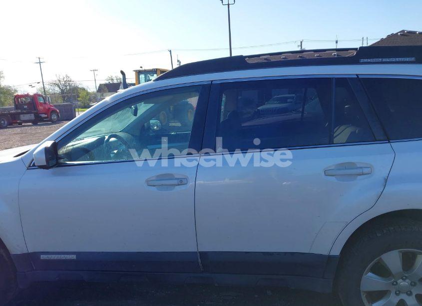 Photo 14 of 2011 Subaru Outback 2.5I PREMIUM (VIN 4S4BRBCCXB3336574)