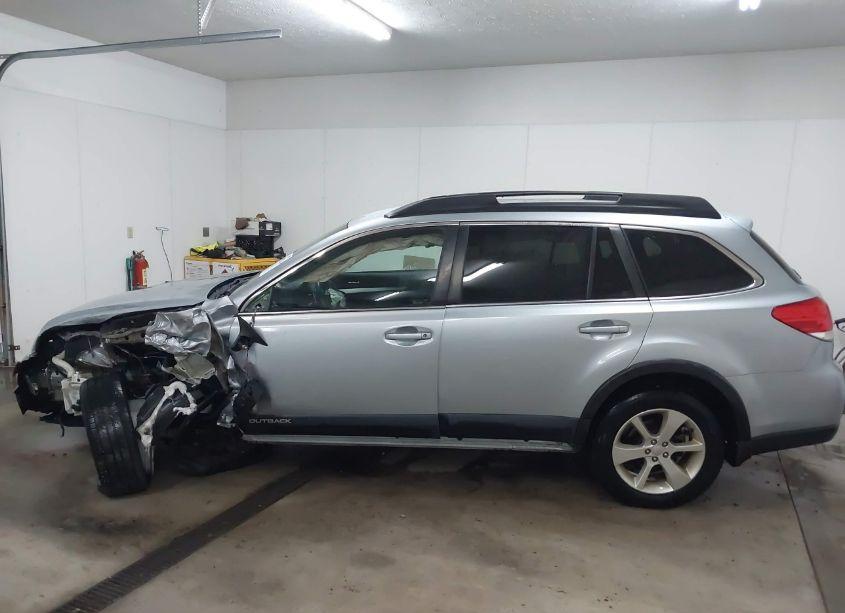 Photo 14 of 2014 Subaru Outback 2.5I PREMIUM (VIN 4S4BRBCCXE3247351)