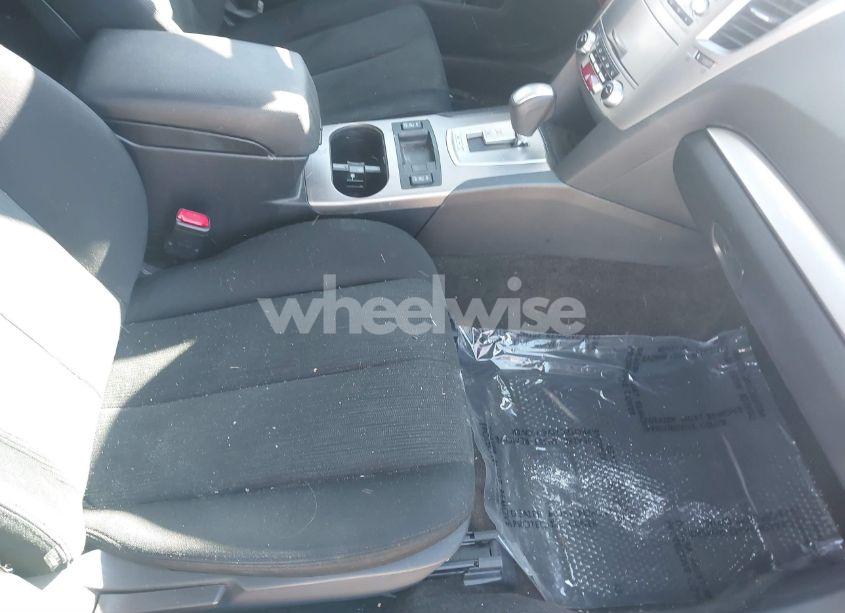 Photo 5 of 2014 Subaru Outback 2.5I PREMIUM (VIN 4S4BRBDC2E3305080)