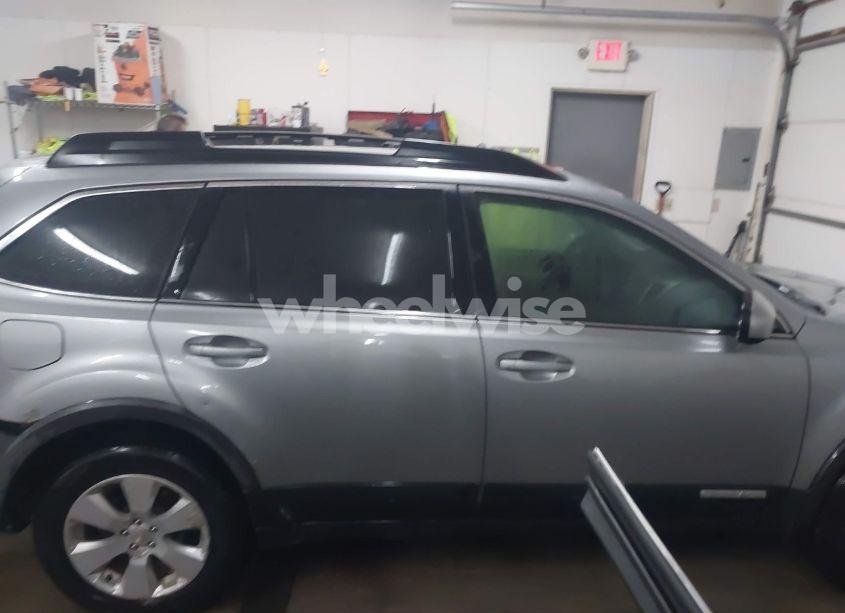 Photo 14 of 2010 Subaru Outback 2.5I PREMIUM (VIN 4S4BRBGC8A3325775)
