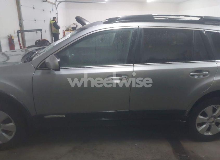 Photo 15 of 2010 Subaru Outback 2.5I PREMIUM (VIN 4S4BRBGC8A3325775)