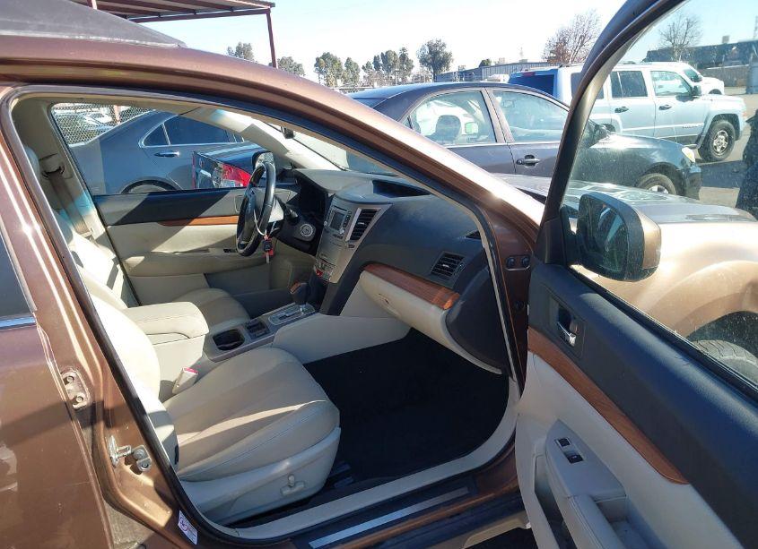 Photo 5 of 2013 Subaru Outback 2.5I LIMITED (VIN 4S4BRBJC4D3206179)