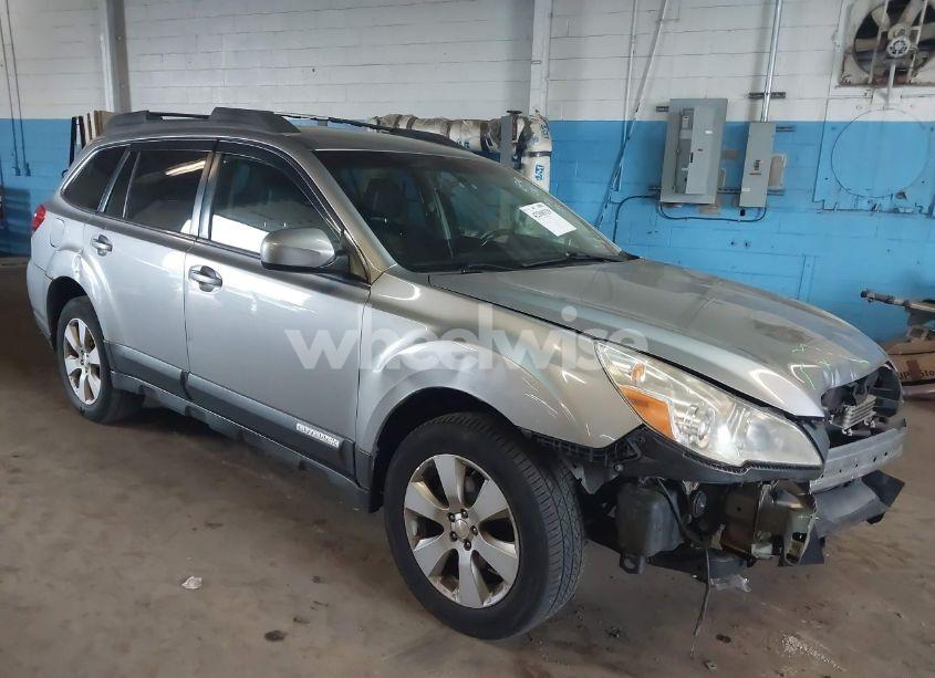 2010 Subaru Outback 2.5I LIMITED (VIN 4S4BRBJC8A3385399) main photo