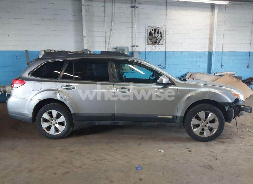 Photo 13 of 2010 Subaru Outback 2.5I LIMITED (VIN 4S4BRBJC8A3385399)