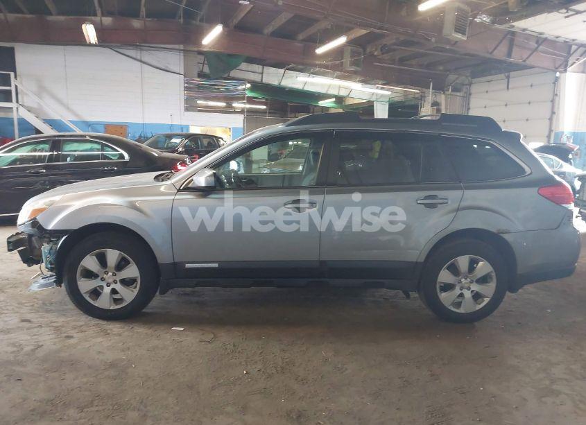 Photo 14 of 2010 Subaru Outback 2.5I LIMITED (VIN 4S4BRBJC8A3385399)