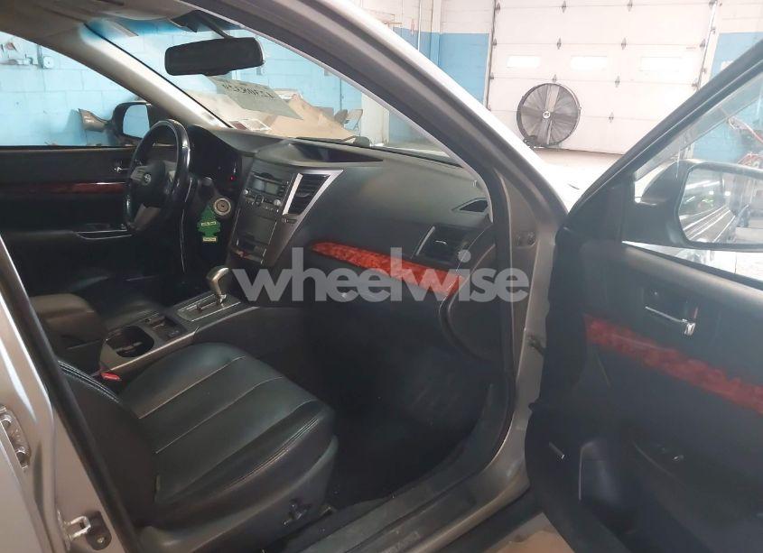 Photo 5 of 2010 Subaru Outback 2.5I LIMITED (VIN 4S4BRBJC8A3385399)