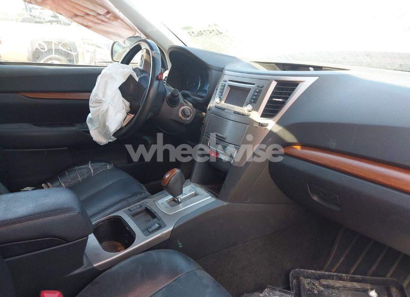 Photo 5 of 2013 Subaru Outback 2.5I LIMITED (VIN 4S4BRBKC1D3275829)