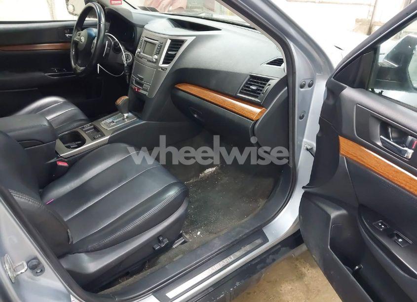 Photo 5 of 2013 Subaru Outback 2.5I LIMITED (VIN 4S4BRBKC3D3321161)