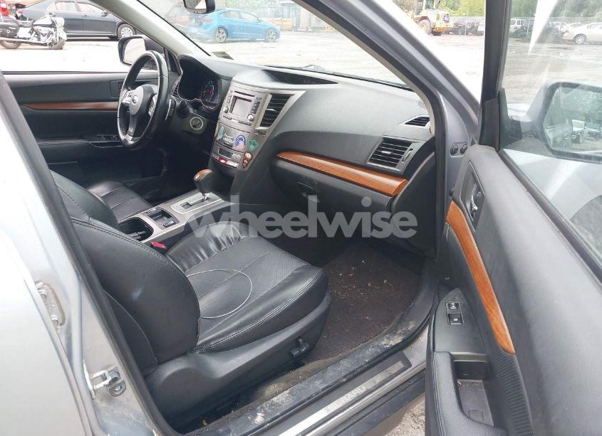 Photo 5 of 2013 Subaru Outback 2.5I LIMITED (VIN 4S4BRBKC4D3276859)