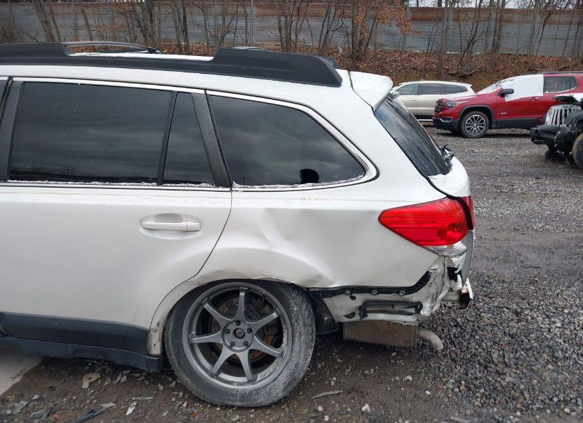 Photo 12 of 2013 Subaru Outback 2.5I LIMITED (VIN 4S4BRBKC6D3278984)