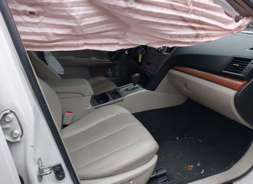 Photo 5 of 2013 Subaru Outback 2.5I LIMITED (VIN 4S4BRBKC6D3278984)