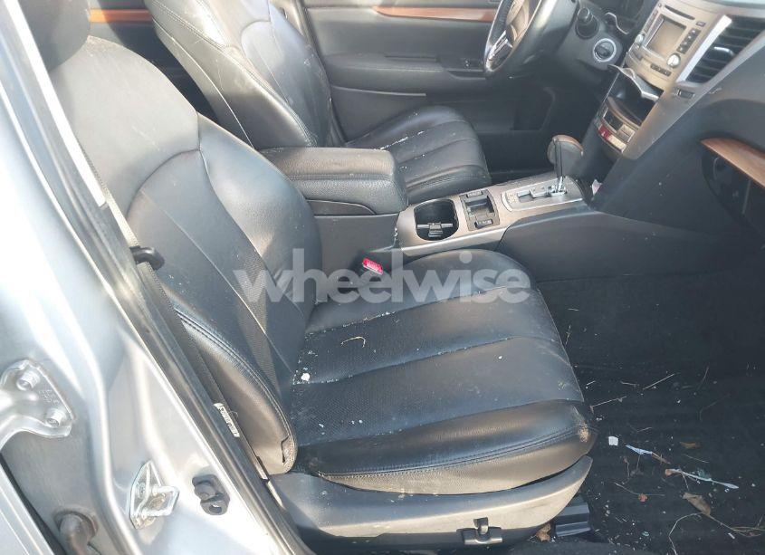 Photo 5 of 2014 Subaru Outback 2.5I LIMITED (VIN 4S4BRBLC0E3220045)