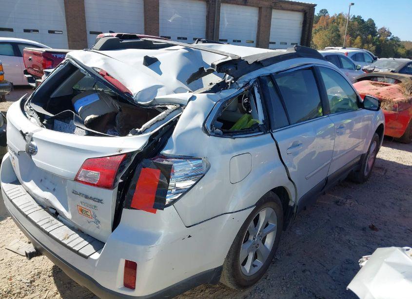 Photo 4 of 2014 Subaru Outback 2.5I LIMITED (VIN 4S4BRBLC0E3308626)