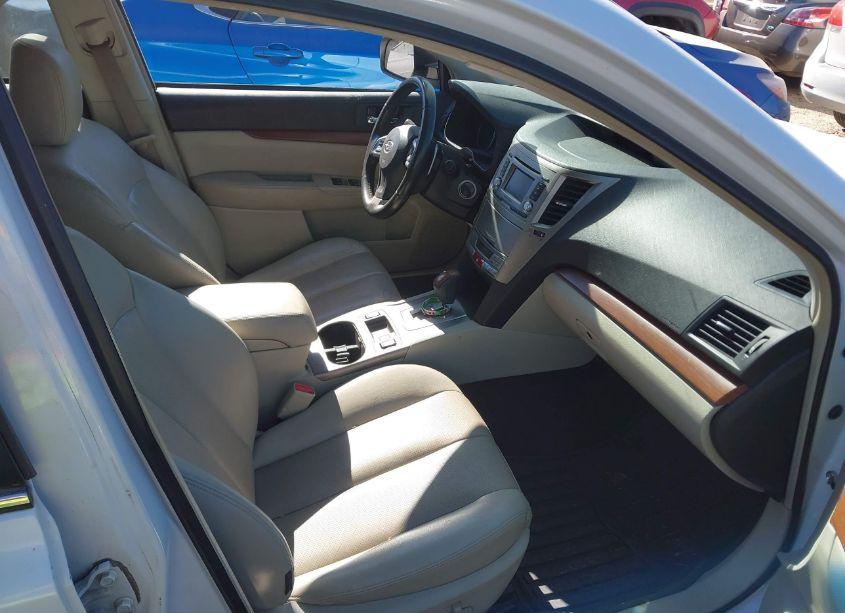 Photo 5 of 2014 Subaru Outback 2.5I LIMITED (VIN 4S4BRBLC0E3308626)