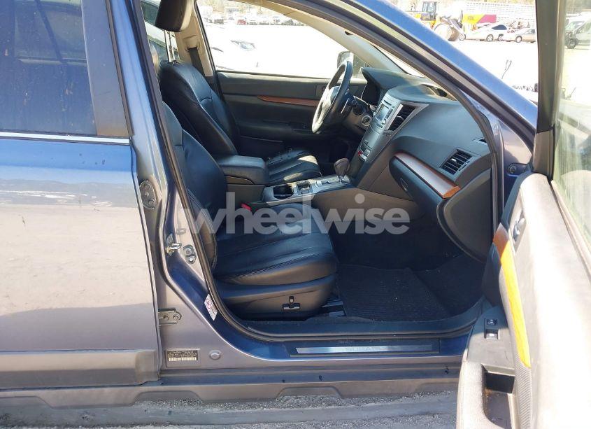 Photo 5 of 2014 Subaru Outback 2.5I LIMITED (VIN 4S4BRBLC0E3325474)