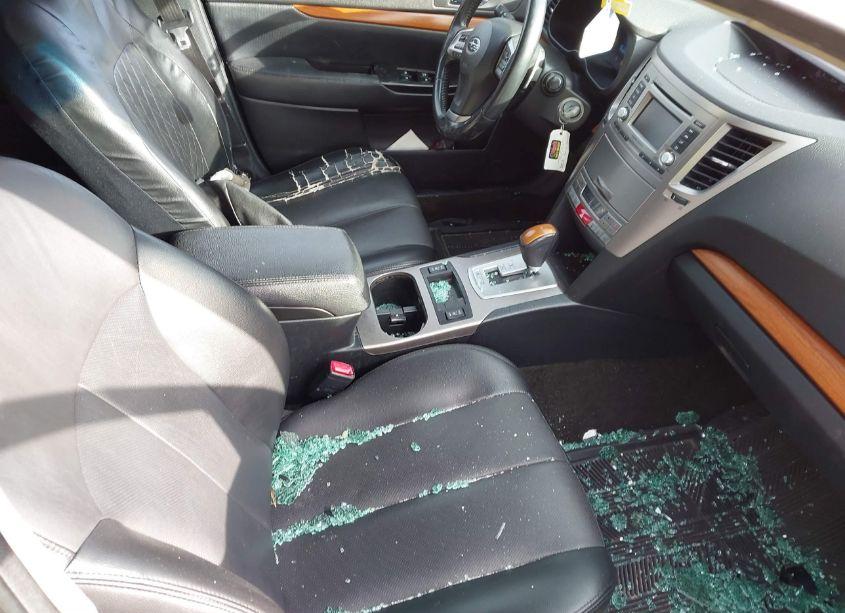 Photo 5 of 2014 Subaru Outback 2.5I LIMITED (VIN 4S4BRBLC1E3269979)