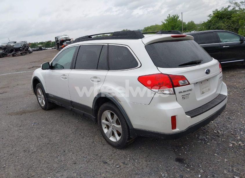 Photo 3 of 2014 Subaru Outback 2.5I LIMITED (VIN 4S4BRBLC1E3320753)