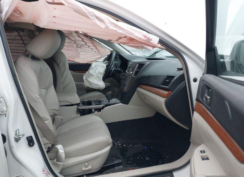 Photo 5 of 2014 Subaru Outback 2.5I LIMITED (VIN 4S4BRBLC3E3317076)