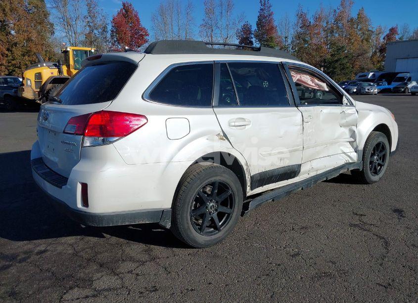 Photo 4 of 2014 Subaru Outback 2.5I LIMITED (VIN 4S4BRBLC6E3307920)