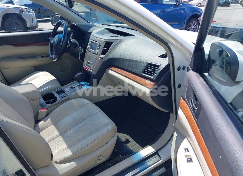 Photo 5 of 2014 Subaru Outback 2.5I LIMITED (VIN 4S4BRBLC7E3248103)