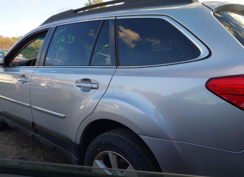 Photo 3 of 2014 Subaru Outback 2.5I LIMITED (VIN 4S4BRBLC7E3254287)