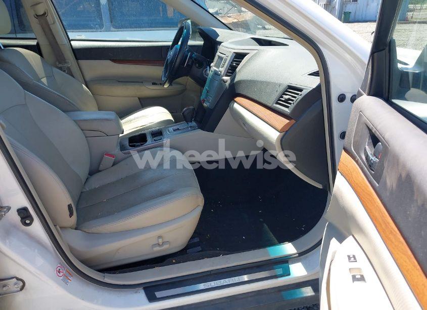 Photo 5 of 2014 Subaru Outback 2.5I LIMITED (VIN 4S4BRBLC8E3292014)