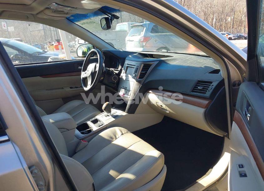 Photo 5 of 2014 Subaru Outback 2.5I LIMITED (VIN 4S4BRBLC8E3314268)