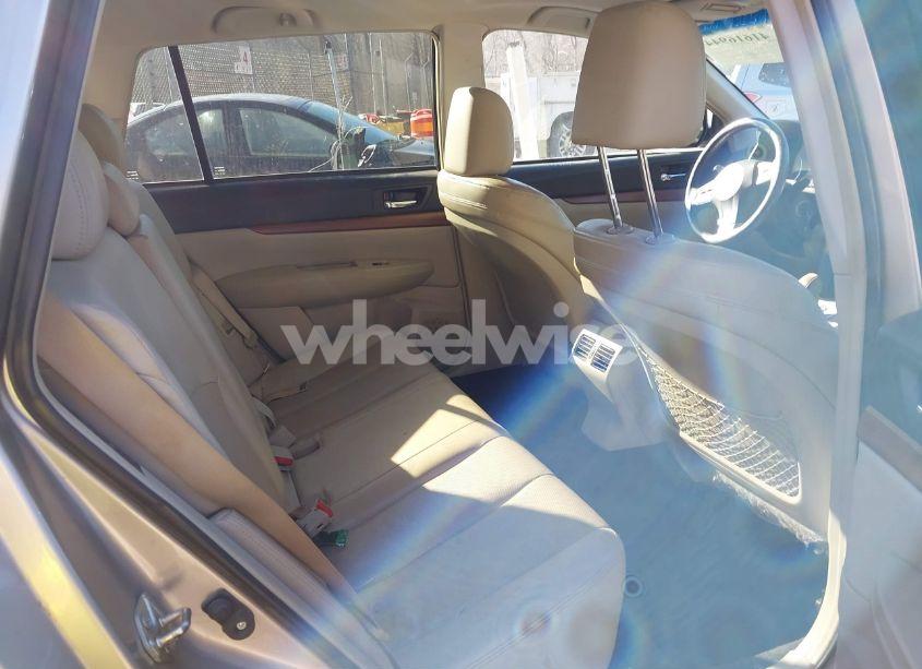 Photo 8 of 2014 Subaru Outback 2.5I LIMITED (VIN 4S4BRBLC8E3314268)