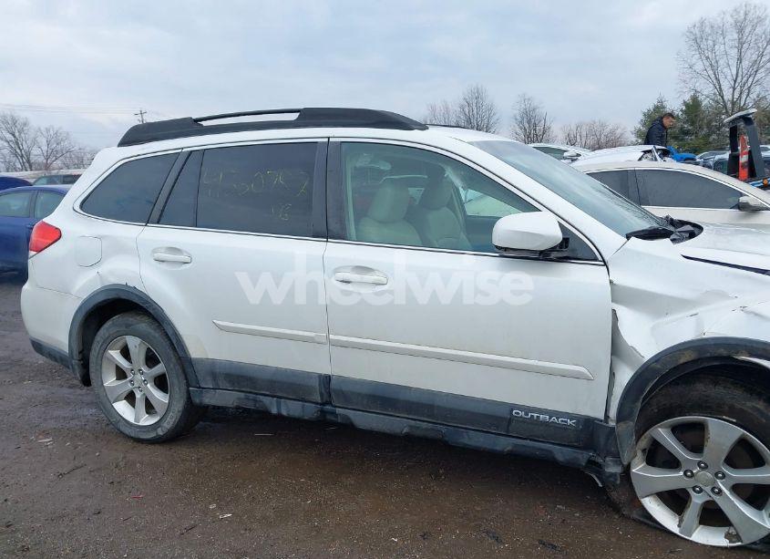 Photo 13 of 2014 Subaru Outback 2.5I LIMITED (VIN 4S4BRBMCXE3289744)