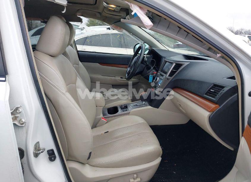 Photo 5 of 2014 Subaru Outback 2.5I LIMITED (VIN 4S4BRBMCXE3289744)