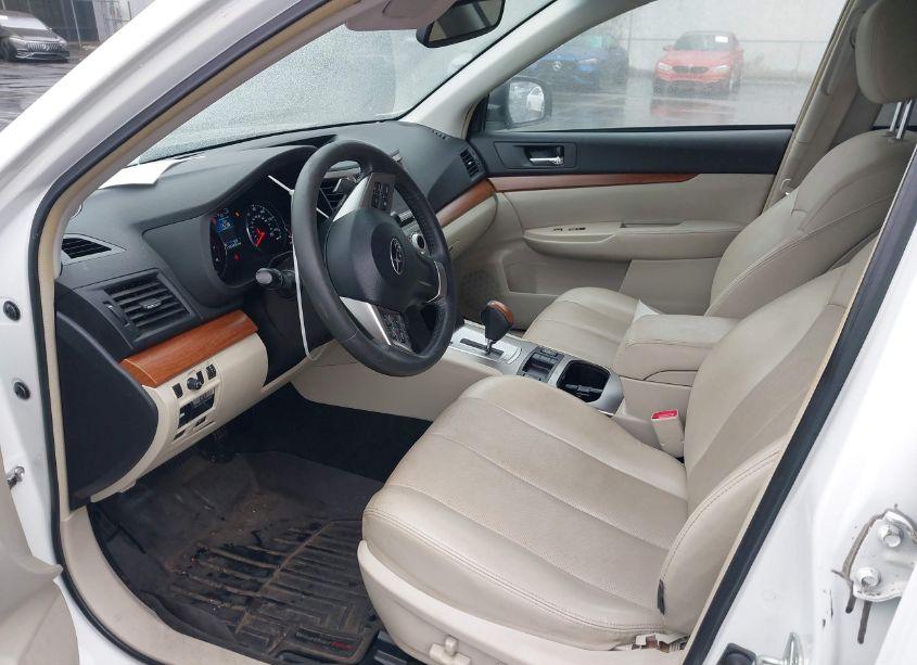 Photo 5 of 2014 Subaru Outback 2.5I LIMITED (VIN 4S4BRBNC8E3295508)