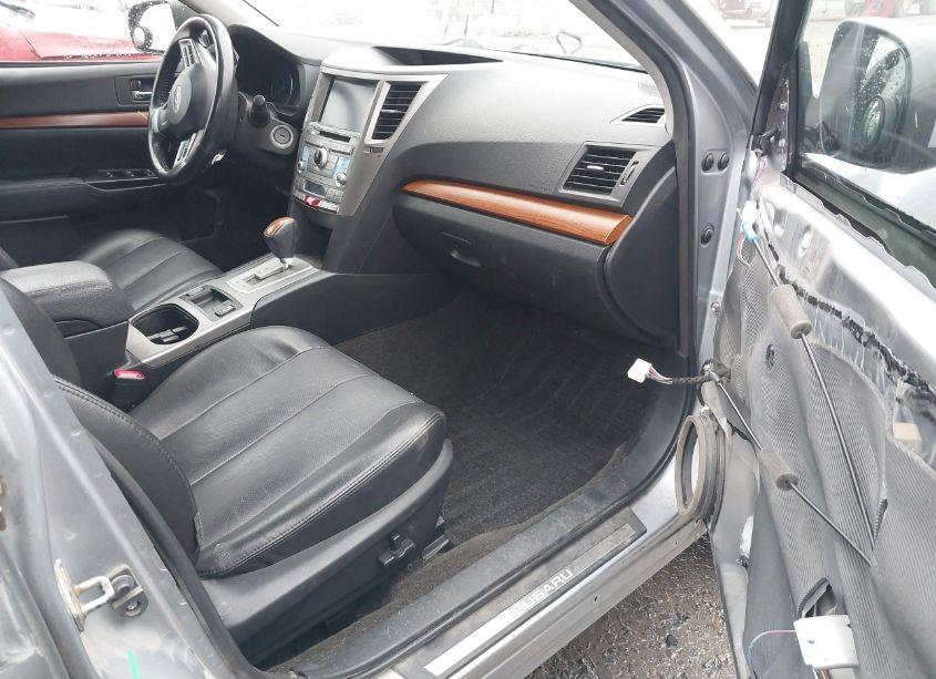 Photo 5 of 2014 Subaru Outback 2.5I LIMITED (VIN 4S4BRBNC9E3249170)