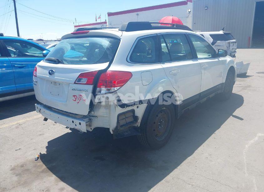 Photo 4 of 2014 Subaru Outback 2.5I (VIN 4S4BRCAC2E1243010)