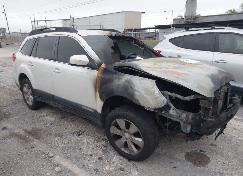 2011 Subaru Outback 2.5I PREMIUM (VIN 4S4BRCCC0B3373168) main photo