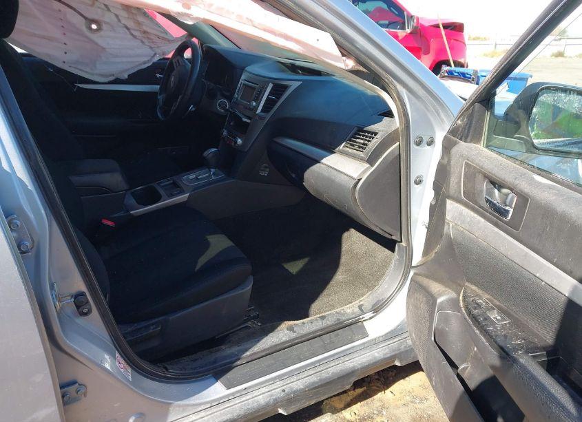 Photo 5 of 2014 Subaru Outback 2.5I PREMIUM (VIN 4S4BRCCC7E3260676)