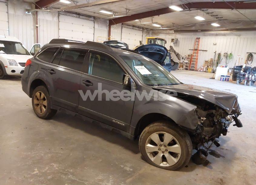2014 Subaru Outback 2.5I PREMIUM (VIN 4S4BRCCC9E3236119) main photo