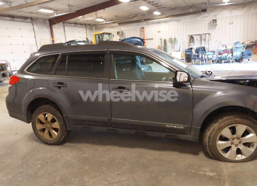 Photo 13 of 2014 Subaru Outback 2.5I PREMIUM (VIN 4S4BRCCC9E3236119)