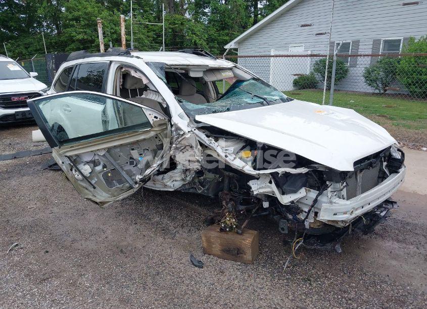 2014 Subaru Outback 2.5I PREMIUM (VIN 4S4BRCCCXE3255262) main photo